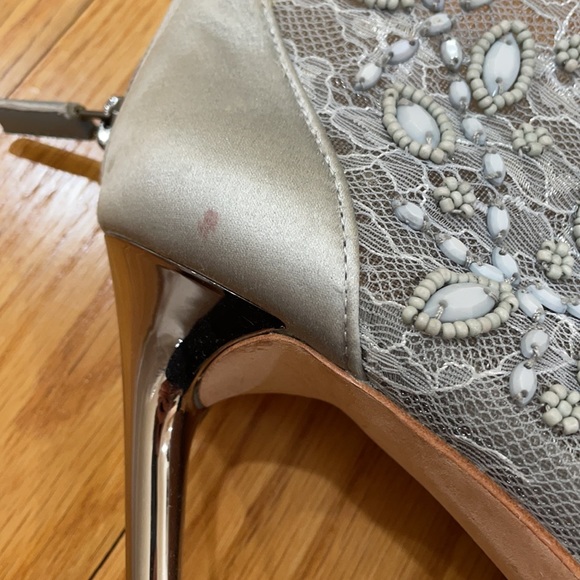 **BCBGMAXAZRIA ICE BLUE BEADED/LACE/SATIN HEELS 8 - Picture 4 of 13